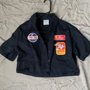 Small cropped looney tunes button down